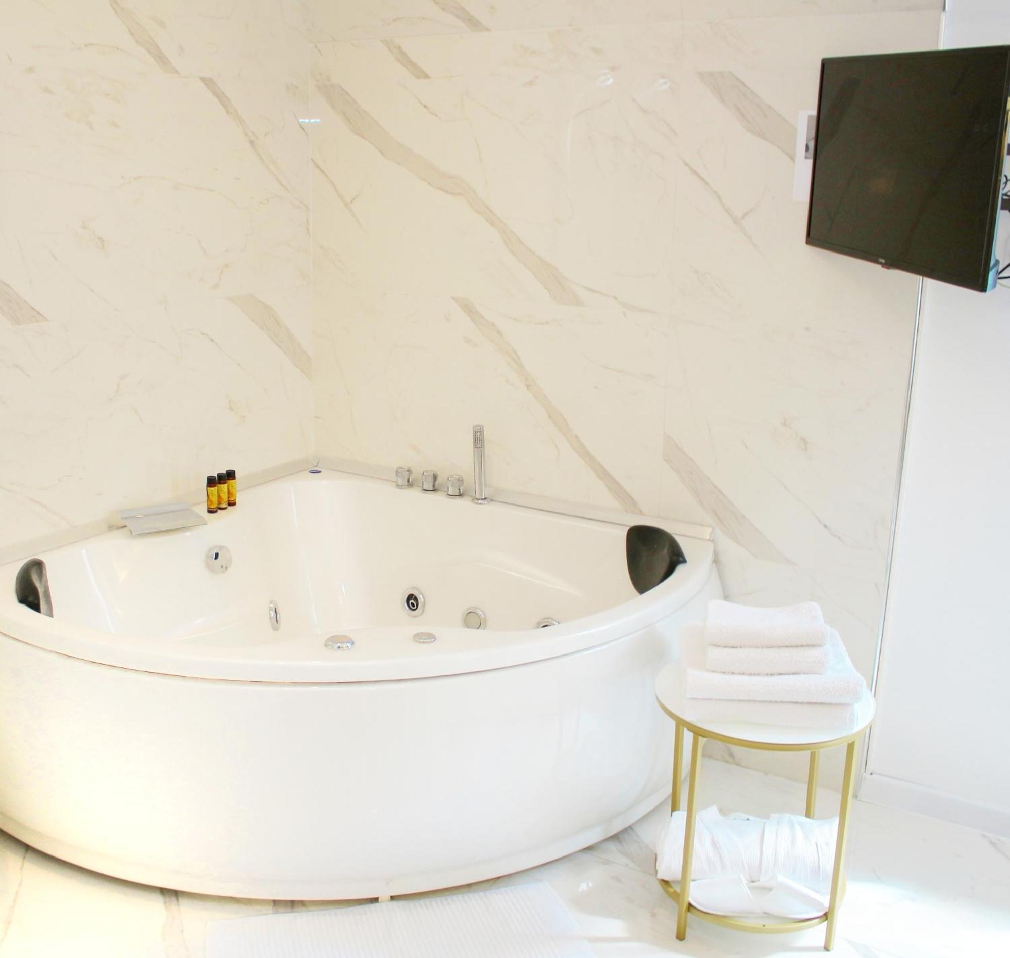 Lumiere Luxe Suites Belgrad Exteriör bild